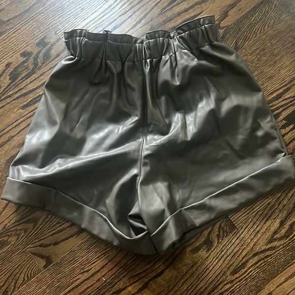 Brown faux leather shorts - Picture 4 of 6